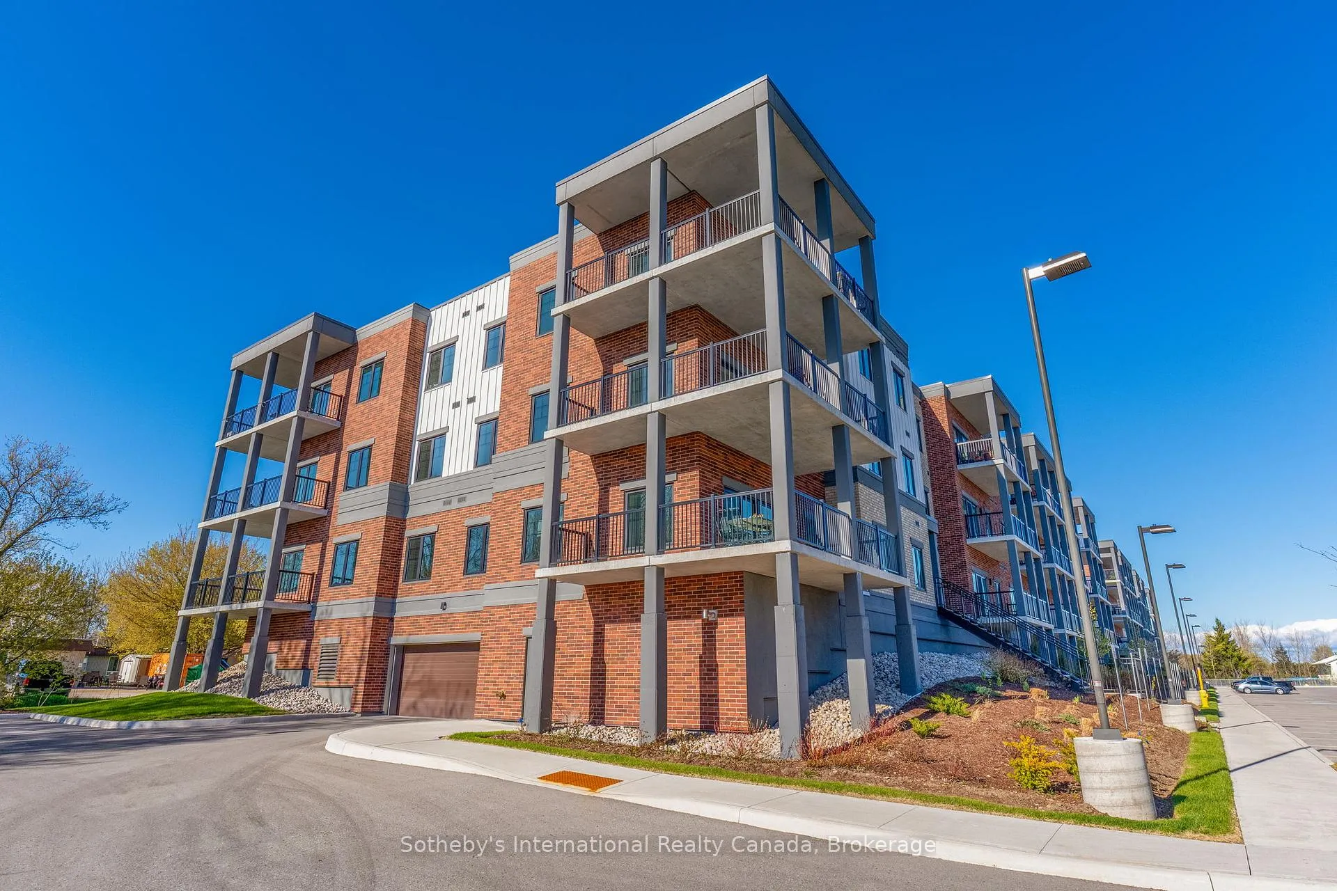 Photo 1 of Unit 404, 121 Mary Street, Clearview, Creemore — HOMEH