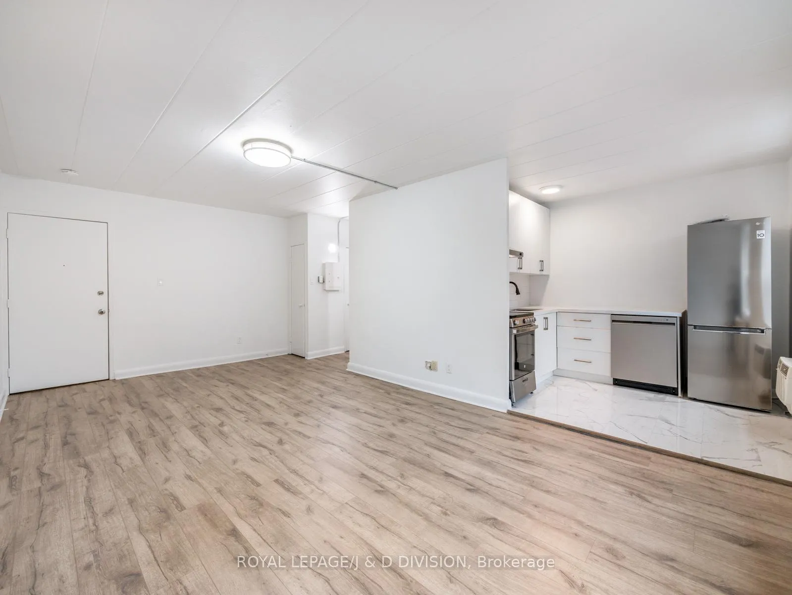 Front of Unit 102, 325 Sammon Avenue