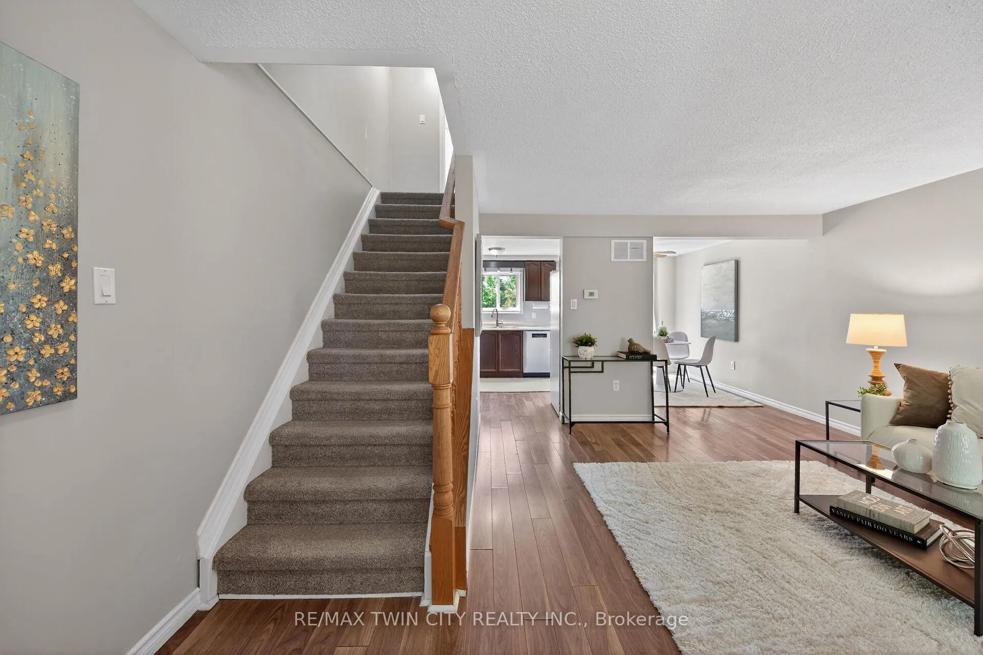 Photo 6 of 925 Elgin Street N, Cambridge — HOMEH