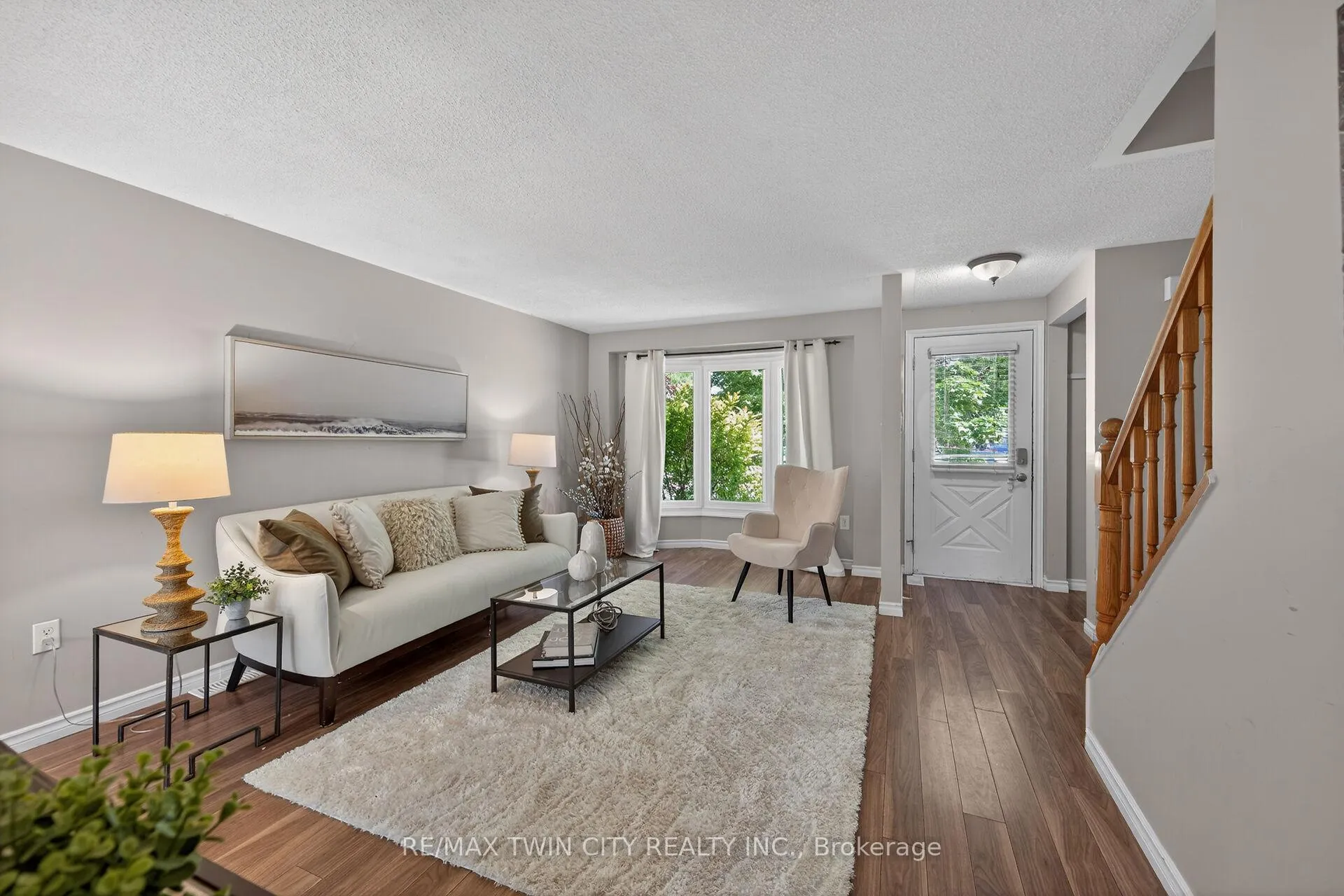 Photo 9 of 925 Elgin Street N, Cambridge — HOMEH