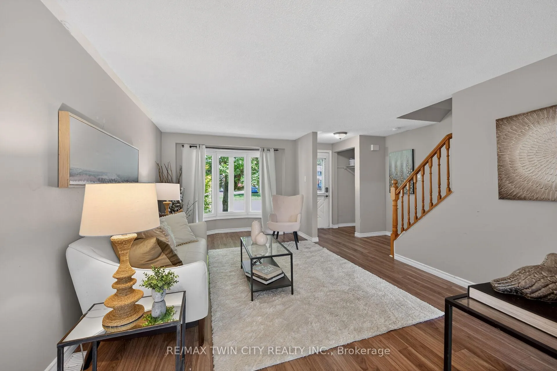 Photo 10 of 925 Elgin Street N, Cambridge — HOMEH