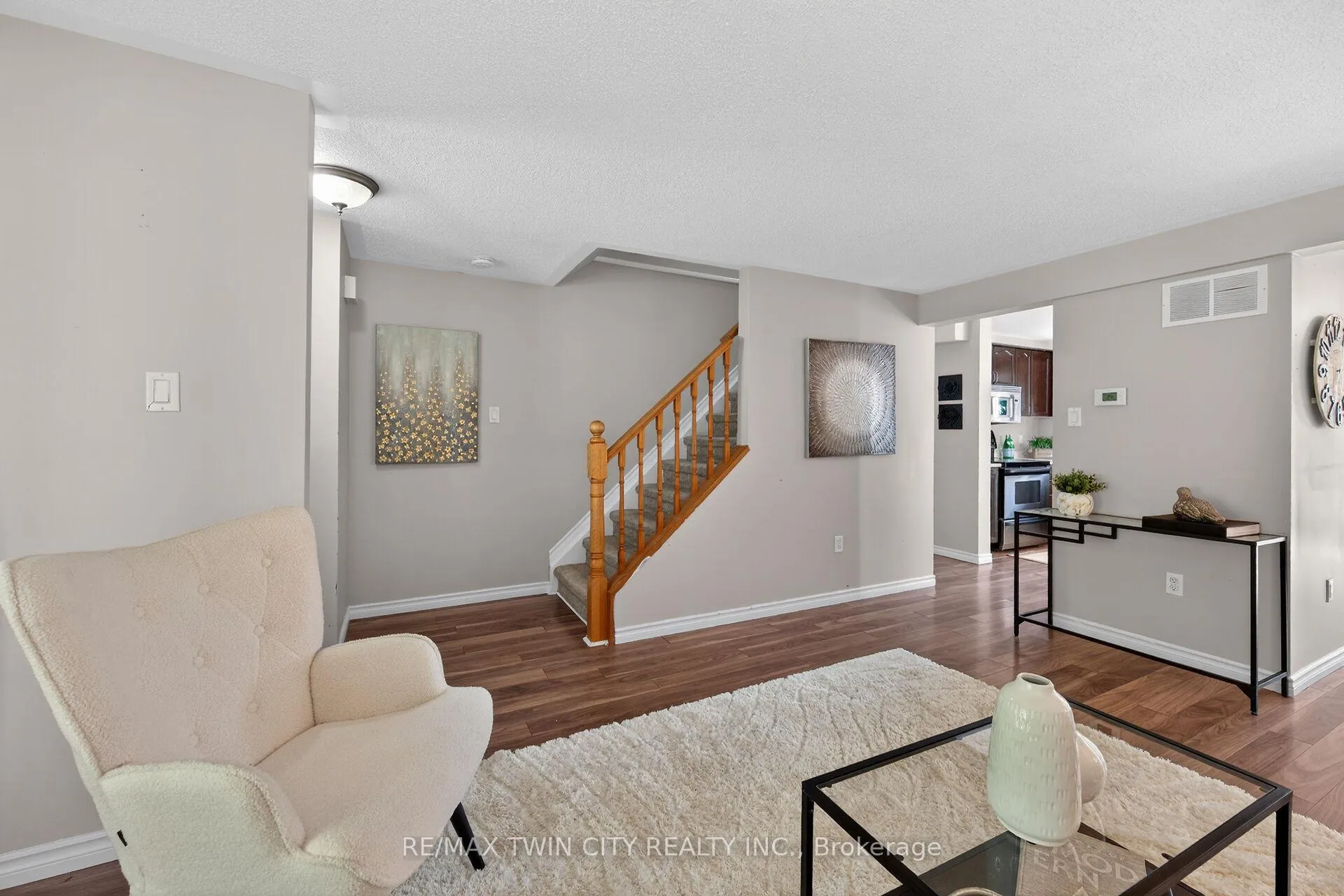 Photo 12 of 925 Elgin Street N, Cambridge — HOMEH