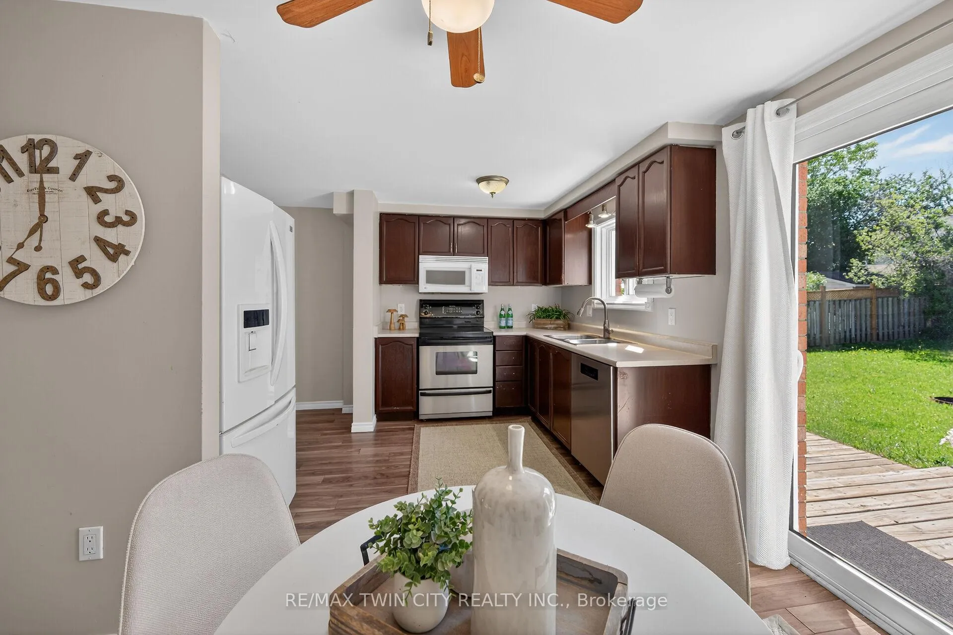 Photo 15 of 925 Elgin Street N, Cambridge — HOMEH
