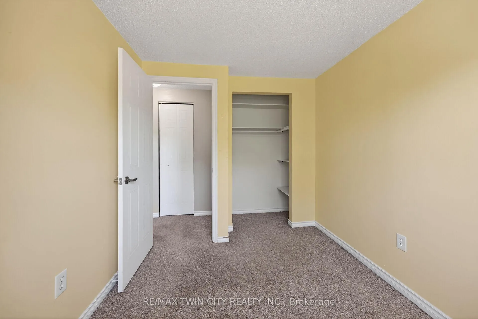 Photo 26 of 925 Elgin Street N, Cambridge — HOMEH