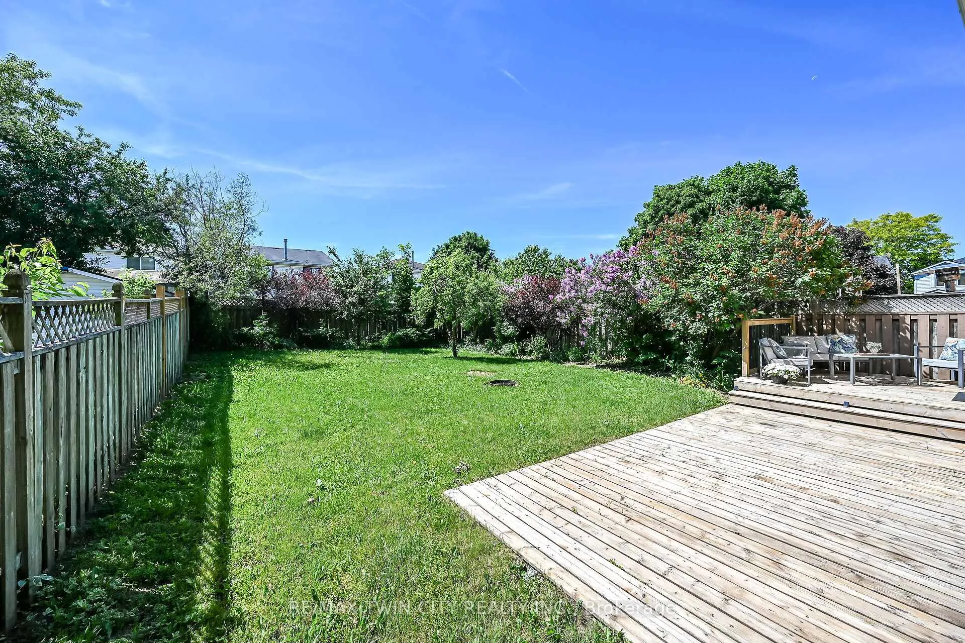 Photo 40 of 925 Elgin Street N, Cambridge — HOMEH