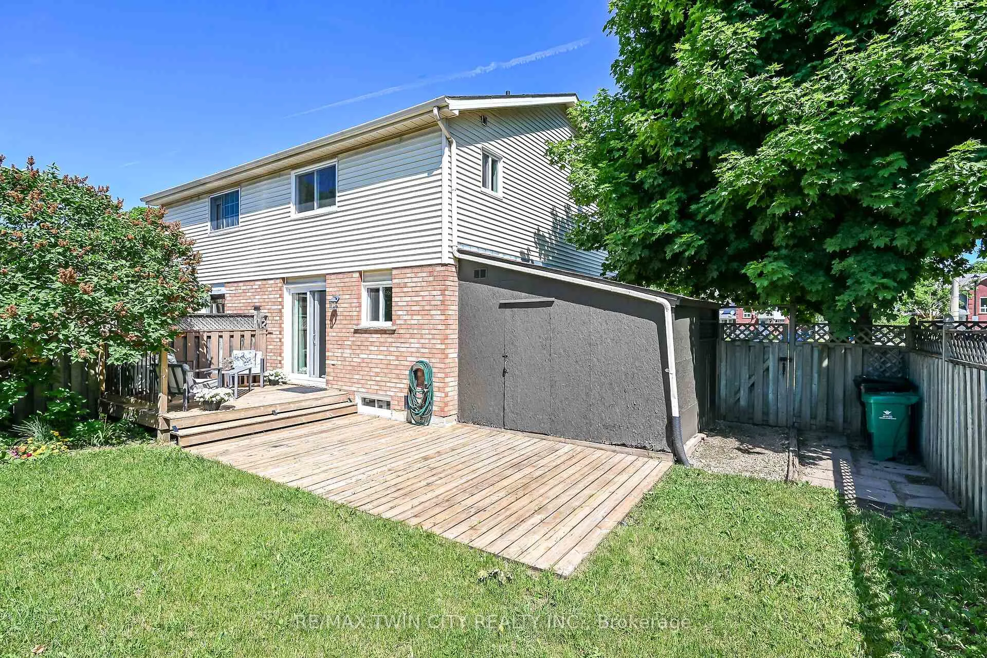 Photo 42 of 925 Elgin Street N, Cambridge — HOMEH