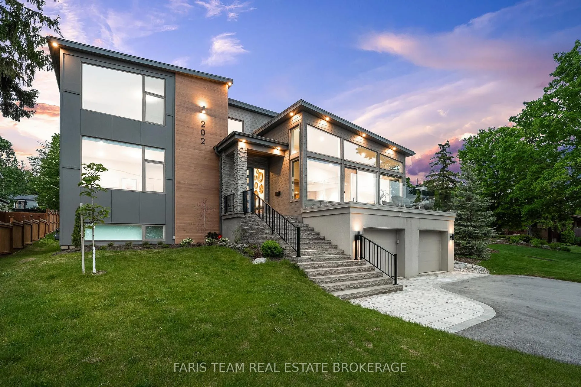 Photo 1 of 202 Kempenfelt Drive, Barrie, North Shore — HOMEH