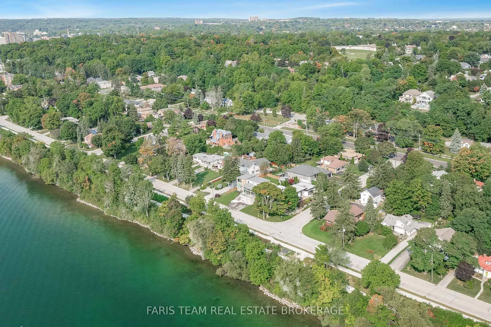 Photo 2 of 202 Kempenfelt Drive, Barrie, North Shore — HOMEH