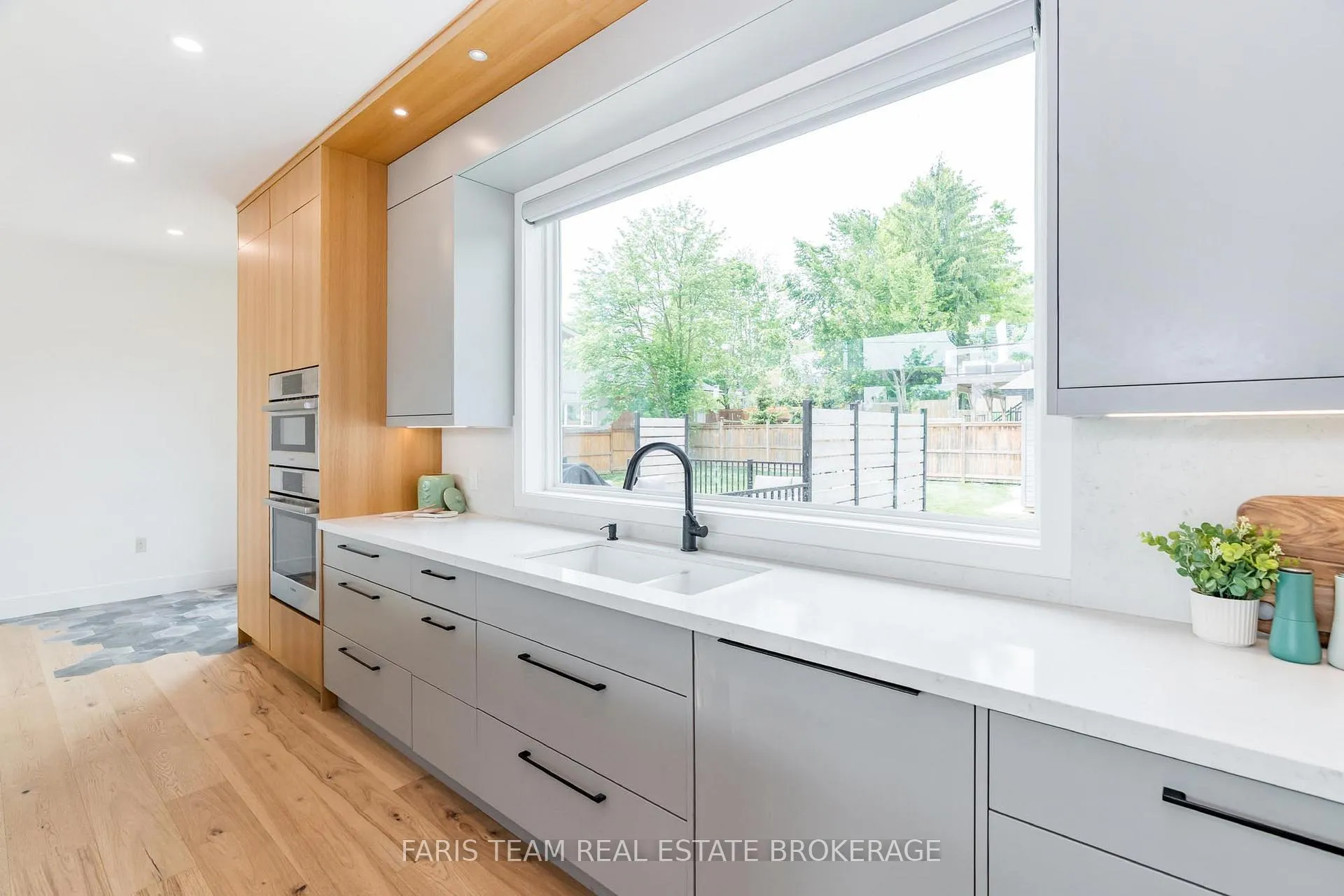Photo 7 of 202 Kempenfelt Drive, Barrie, North Shore — HOMEH