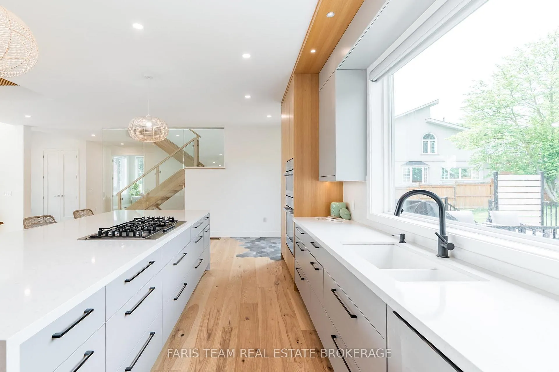 Photo 8 of 202 Kempenfelt Drive, Barrie, North Shore — HOMEH
