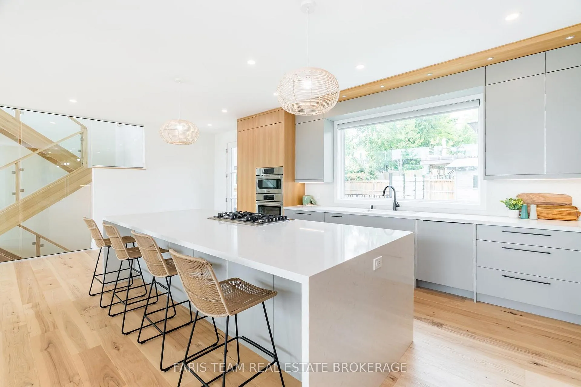 Photo 9 of 202 Kempenfelt Drive, Barrie, North Shore — HOMEH