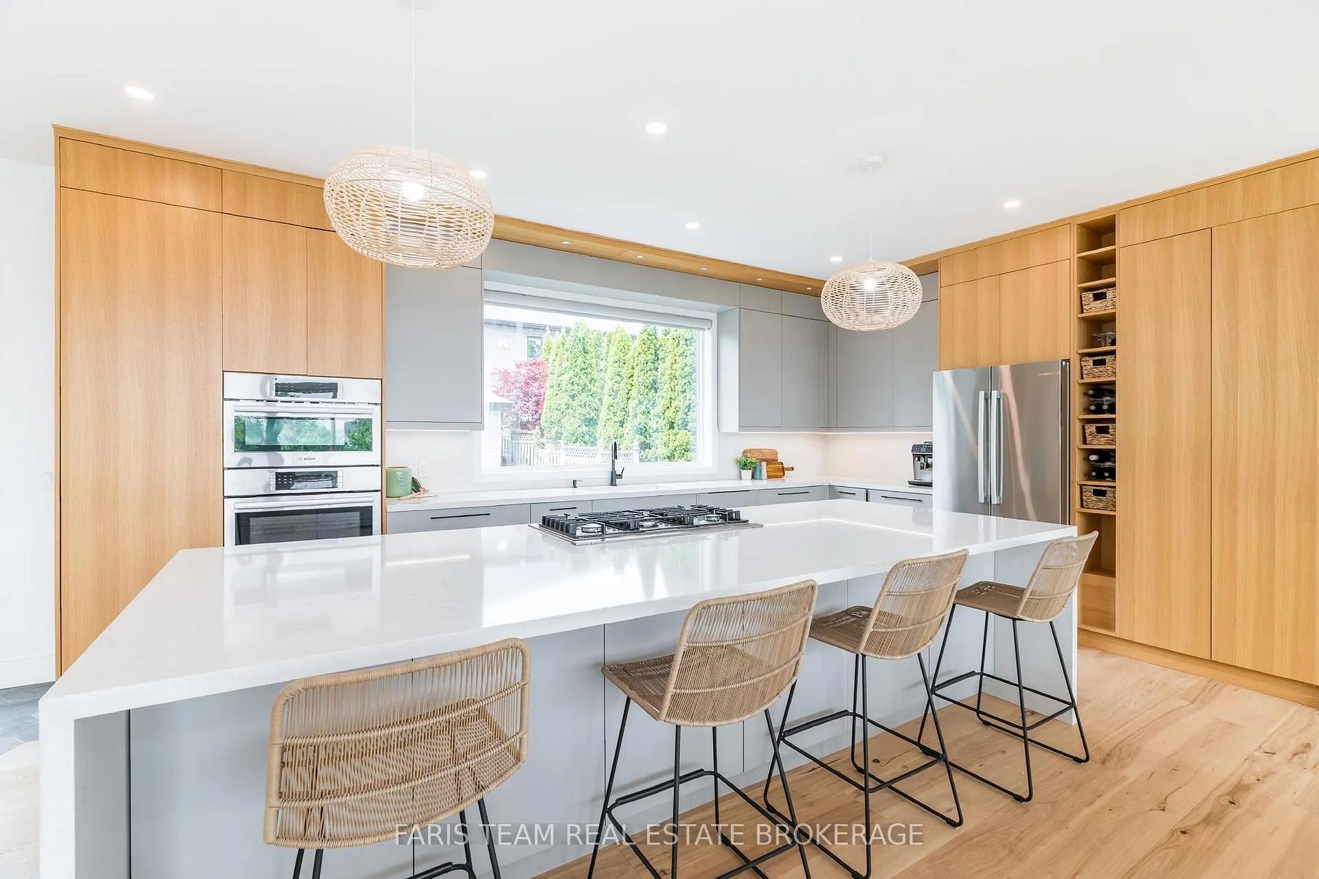 Photo 10 of 202 Kempenfelt Drive, Barrie, North Shore — HOMEH