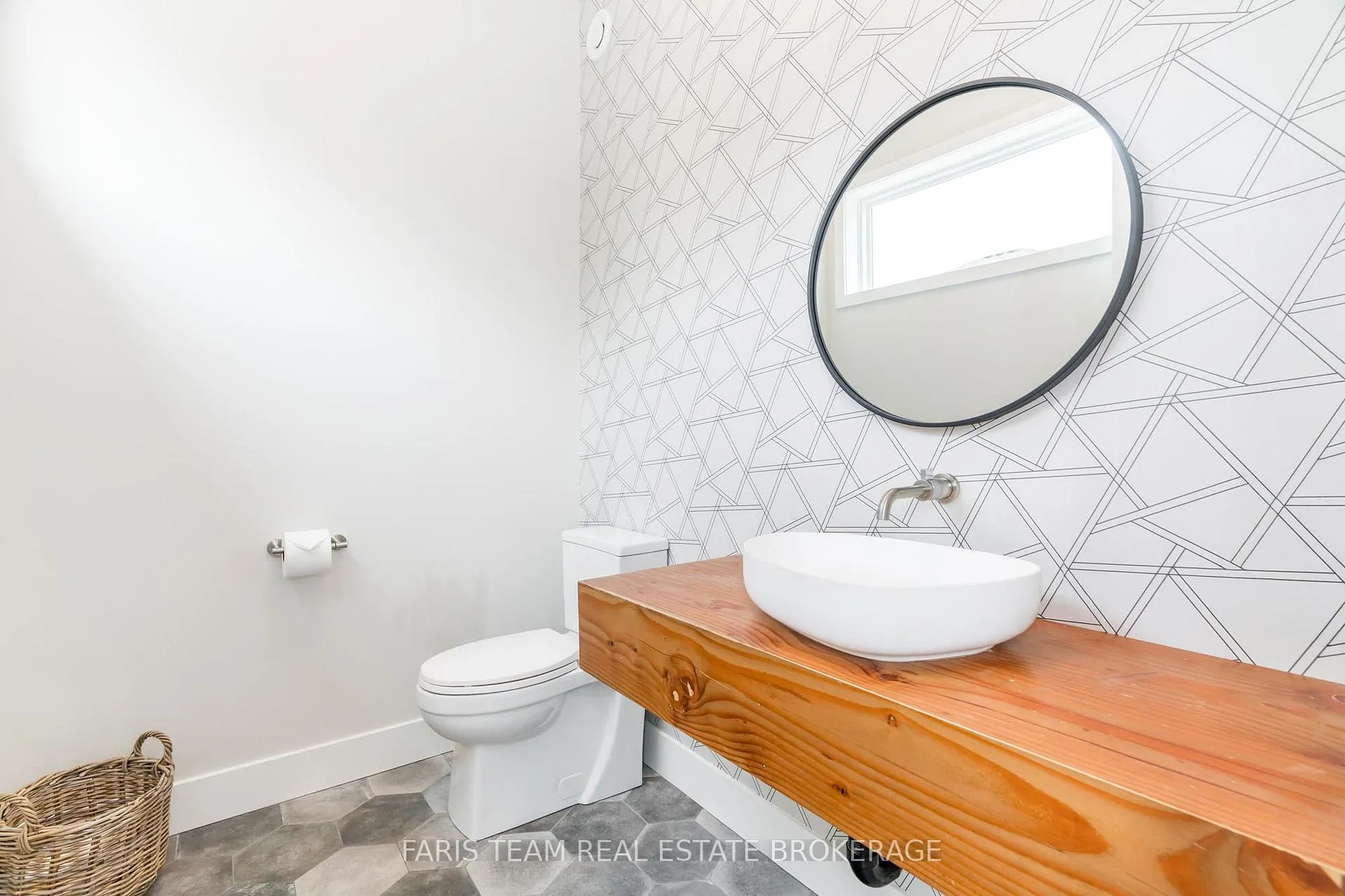 Photo 21 of 202 Kempenfelt Drive, Barrie, North Shore — HOMEH