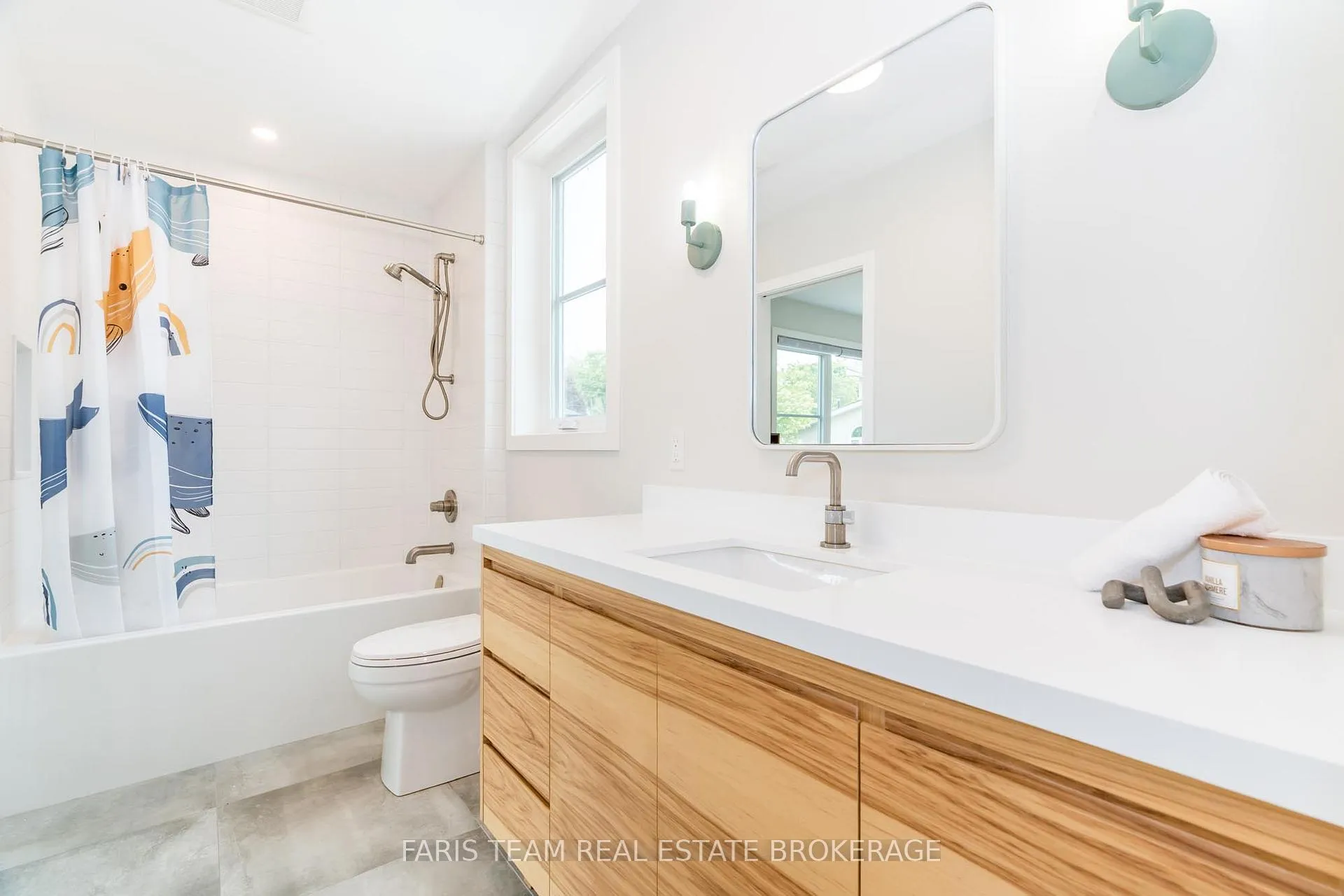 Photo 28 of 202 Kempenfelt Drive, Barrie, North Shore — HOMEH