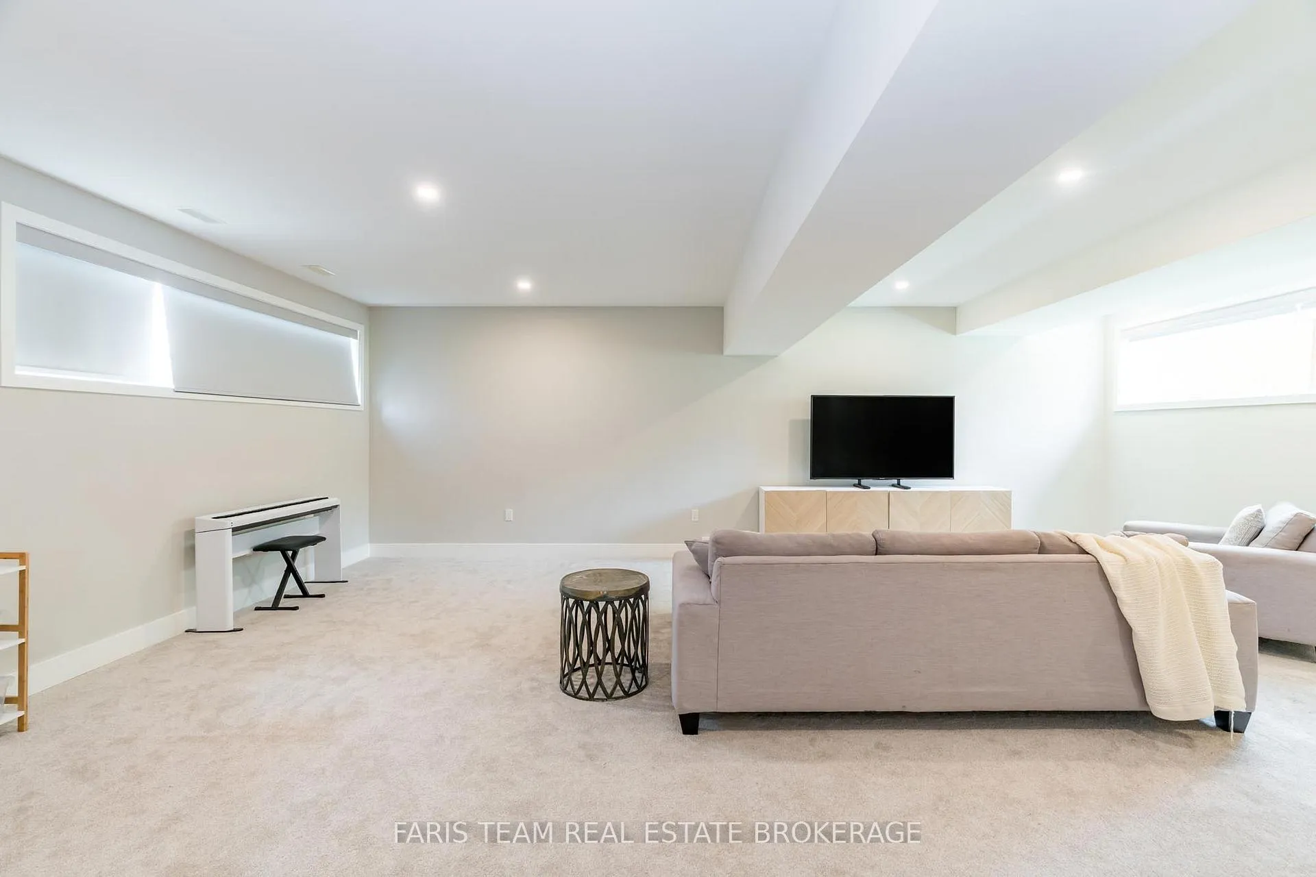 Photo 32 of 202 Kempenfelt Drive, Barrie, North Shore — HOMEH