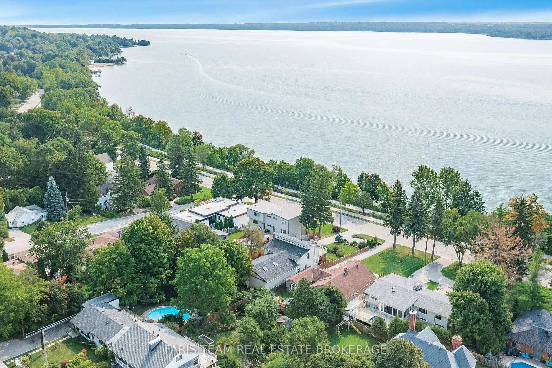 Photo 45 of 202 Kempenfelt Drive, Barrie, North Shore — HOMEH