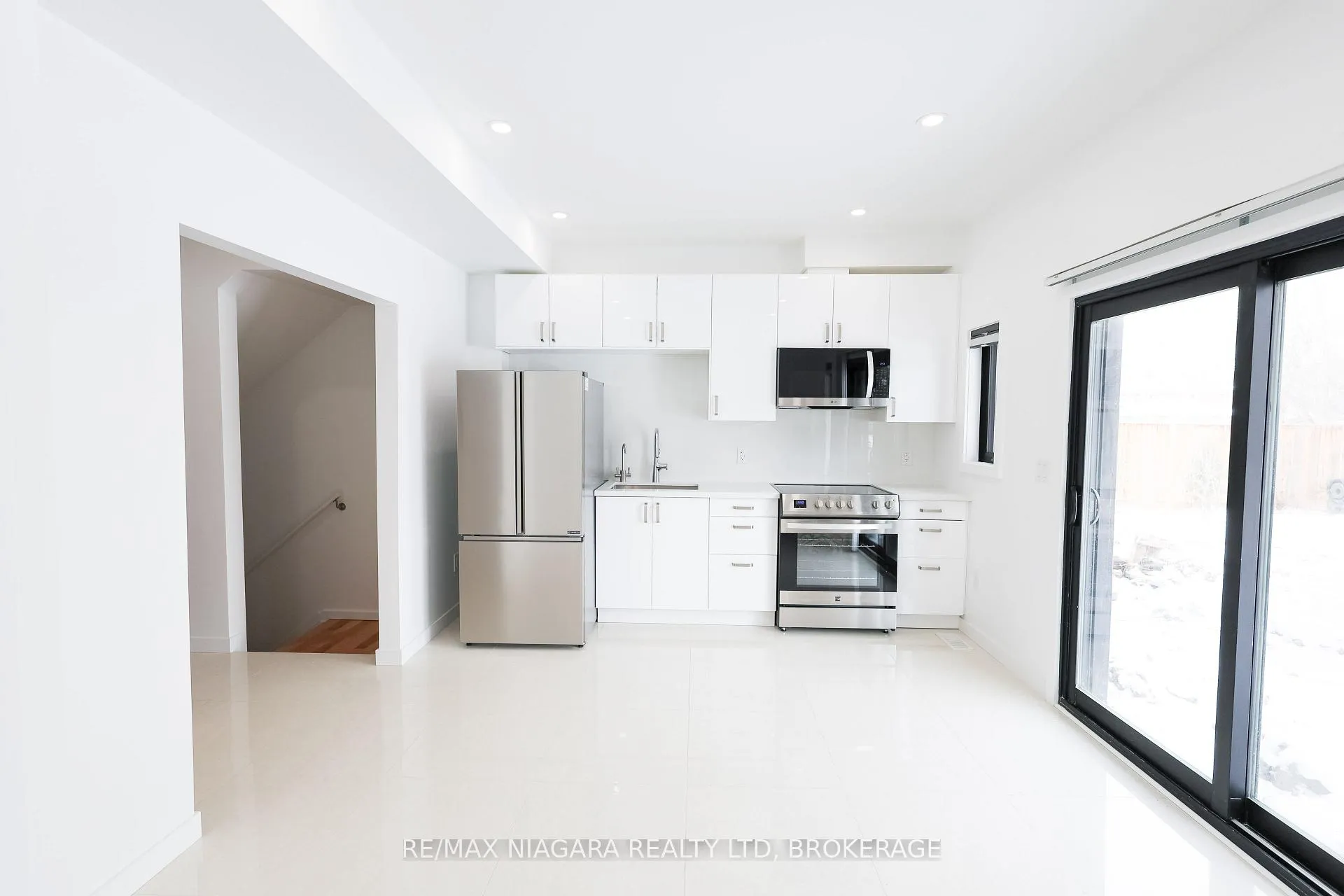 Photo 1 of Unit Unit B, 68 First Street, Welland, Lincoln/Crowland — HOMEH