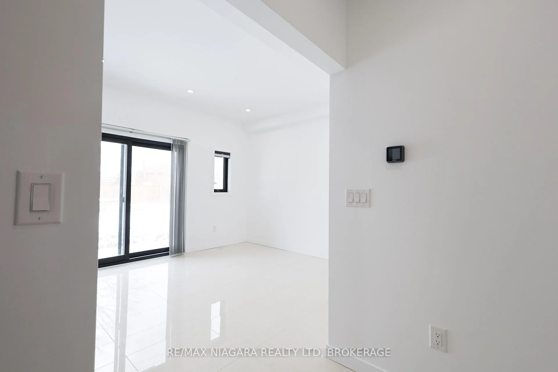 Photo 2 of Unit Unit B, 68 First Street, Welland, Lincoln/Crowland — HOMEH