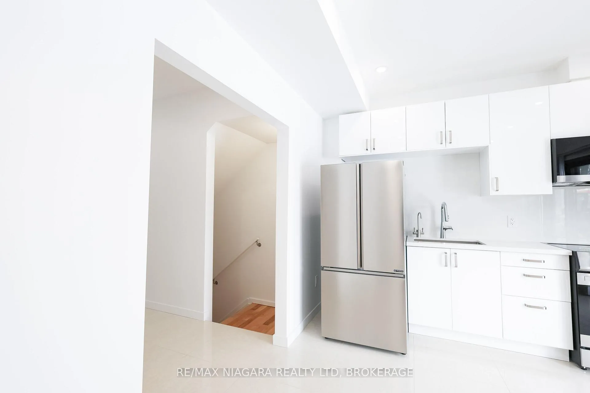 Photo 3 of Unit Unit B, 68 First Street, Welland, Lincoln/Crowland — HOMEH