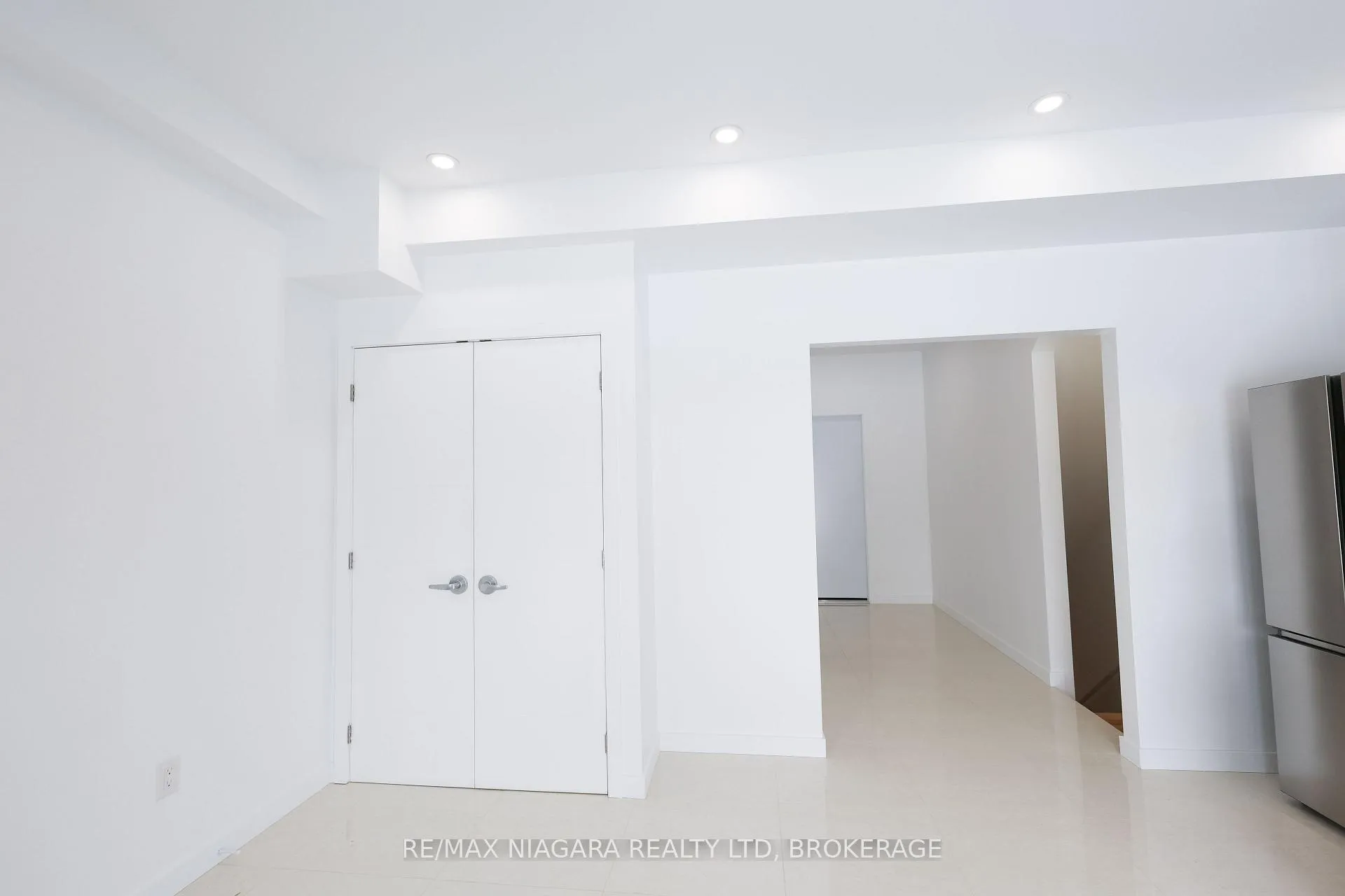 Photo 12 of Unit Unit B, 68 First Street, Welland, Lincoln/Crowland — HOMEH