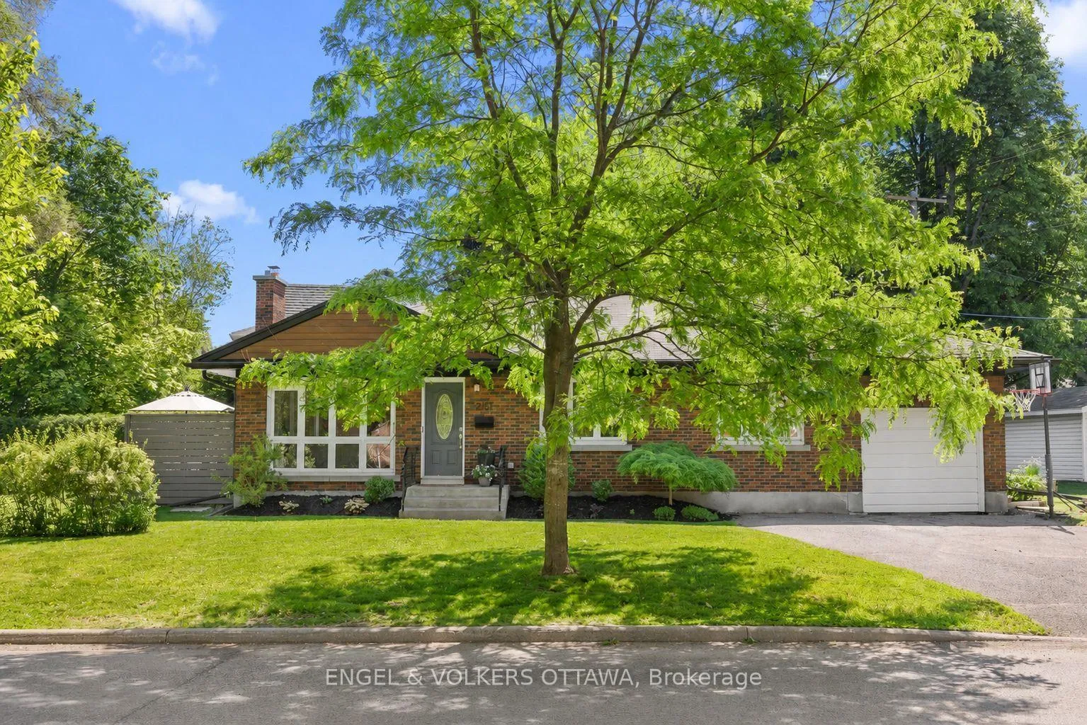 Photo 1 of 2161 Blossom Drive, Ottawa, Applewood Acres — HOMEH