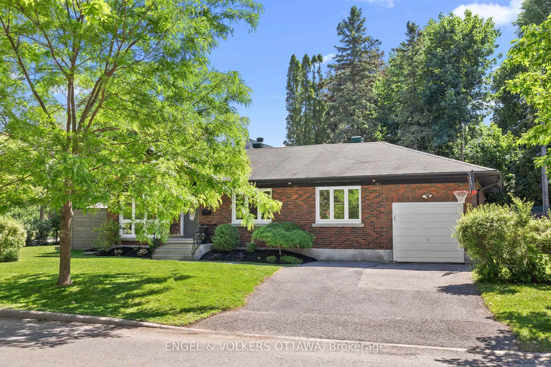 Photo 2 of 2161 Blossom Drive, Ottawa, Applewood Acres — HOMEH