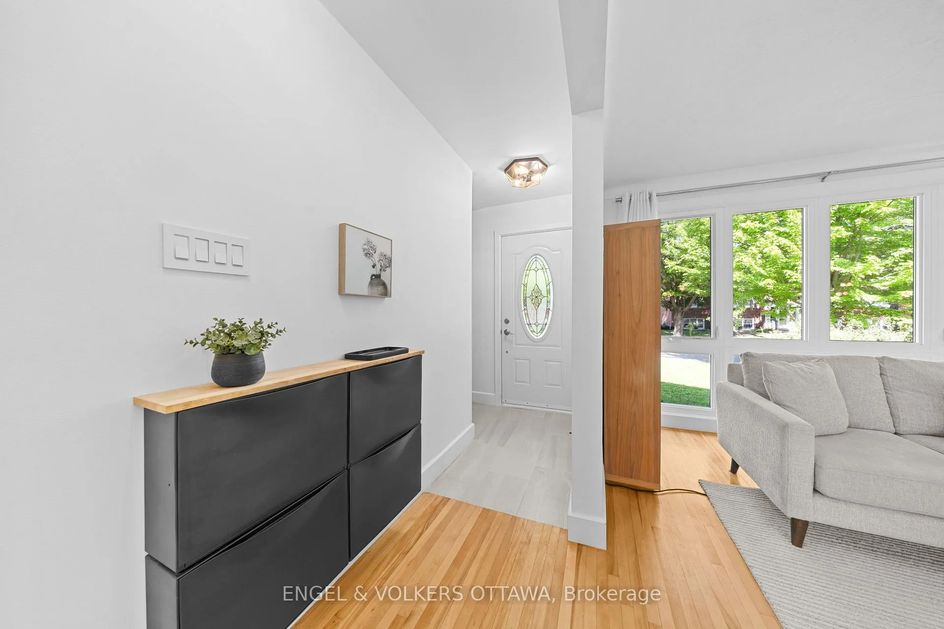 Photo 5 of 2161 Blossom Drive, Ottawa, Applewood Acres — HOMEH