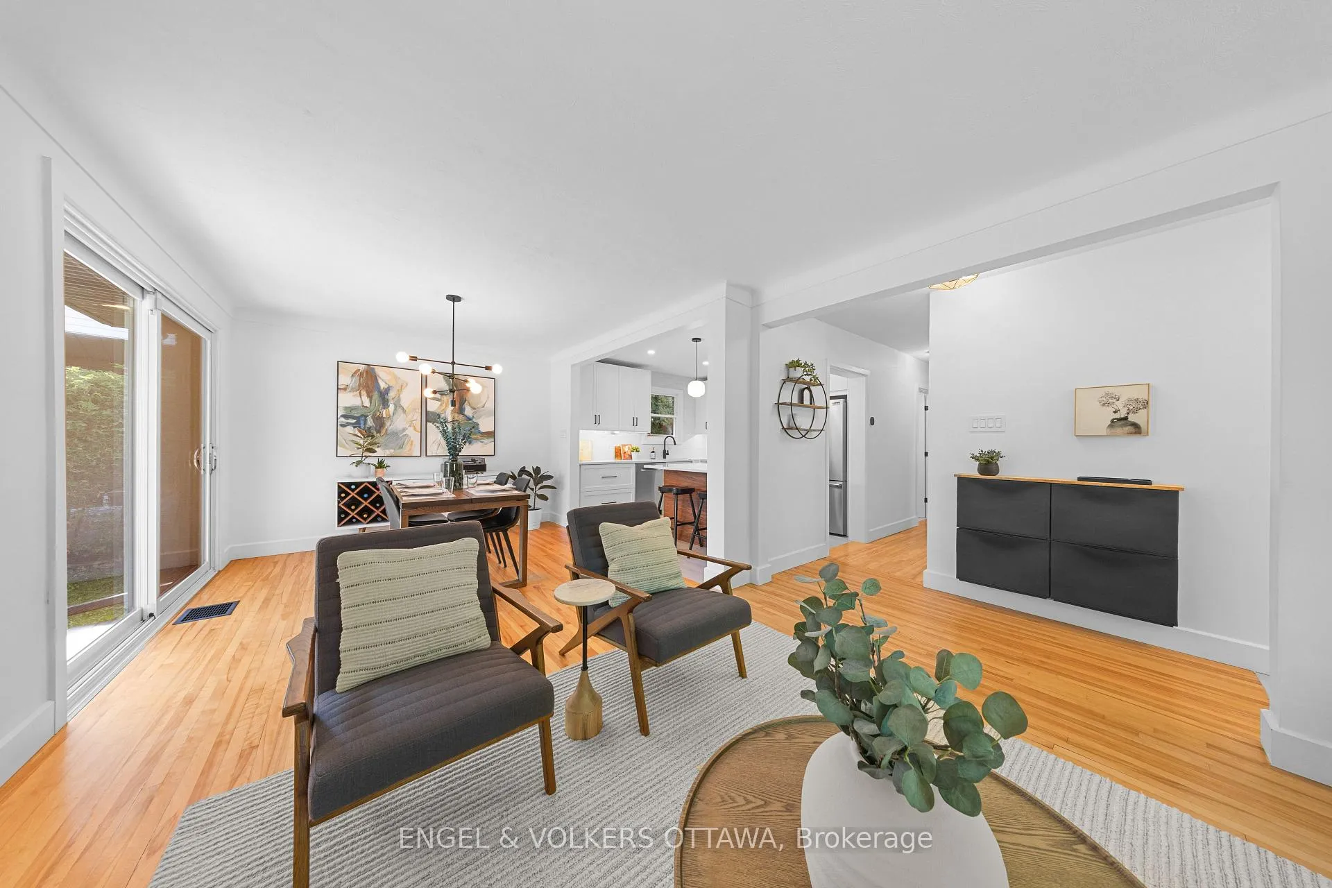 Photo 10 of 2161 Blossom Drive, Ottawa, Applewood Acres — HOMEH