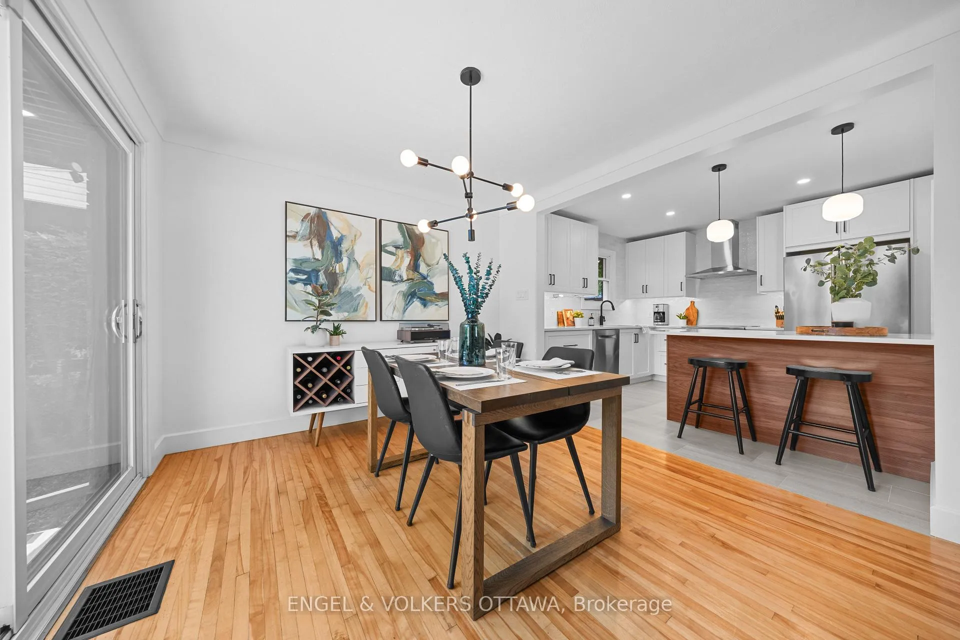 Photo 11 of 2161 Blossom Drive, Ottawa, Applewood Acres — HOMEH