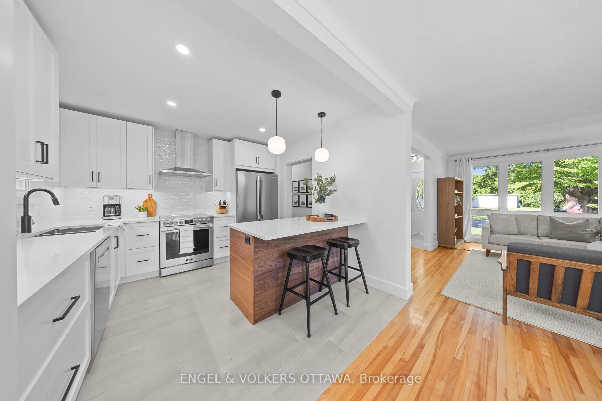 Photo 15 of 2161 Blossom Drive, Ottawa, Applewood Acres — HOMEH