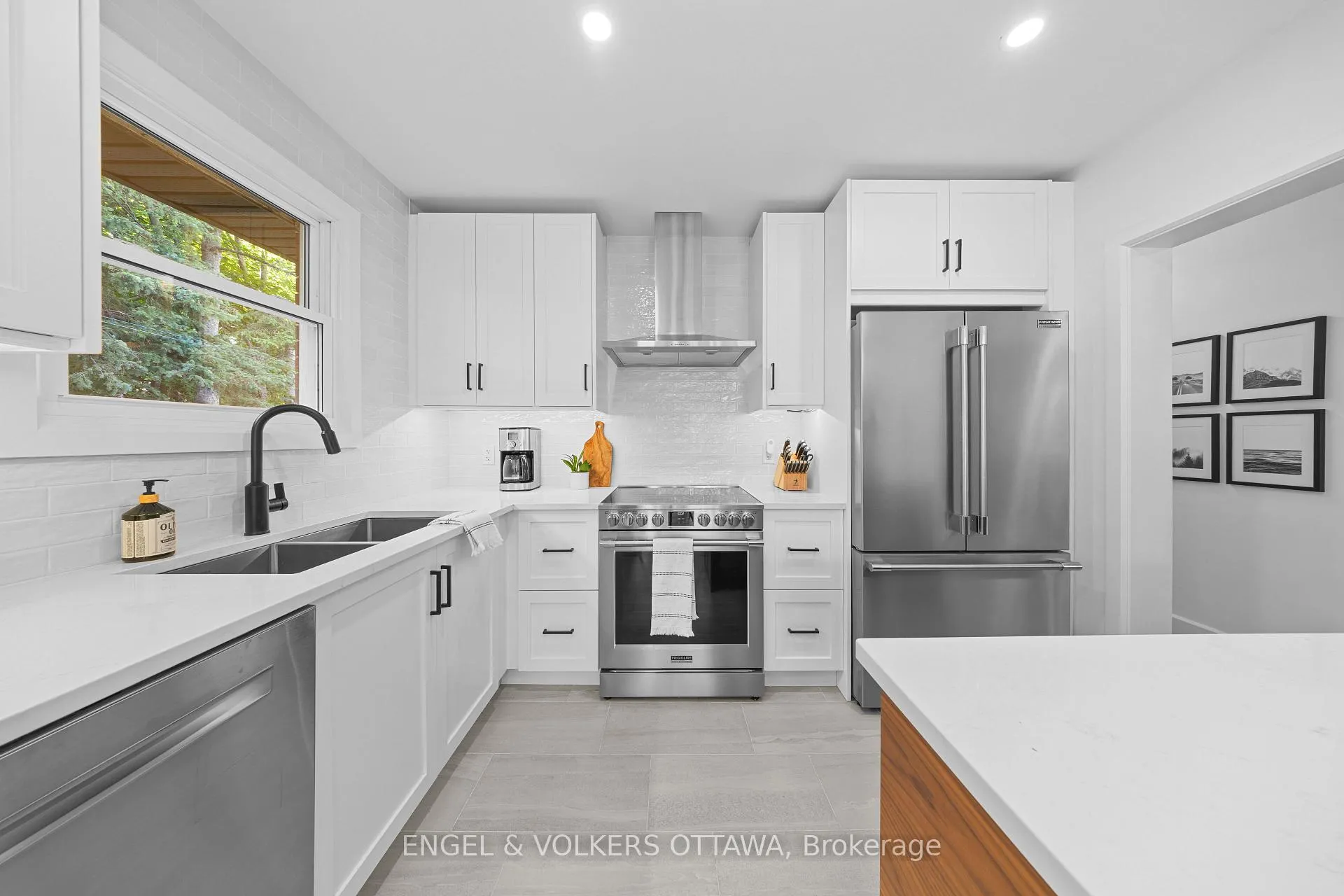 Photo 16 of 2161 Blossom Drive, Ottawa, Applewood Acres — HOMEH