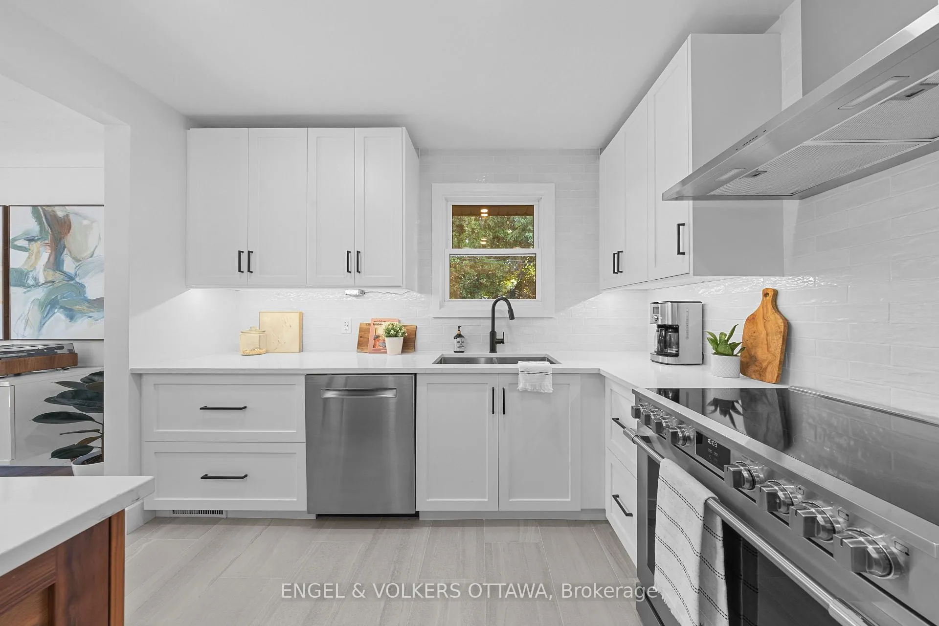 Photo 17 of 2161 Blossom Drive, Ottawa, Applewood Acres — HOMEH