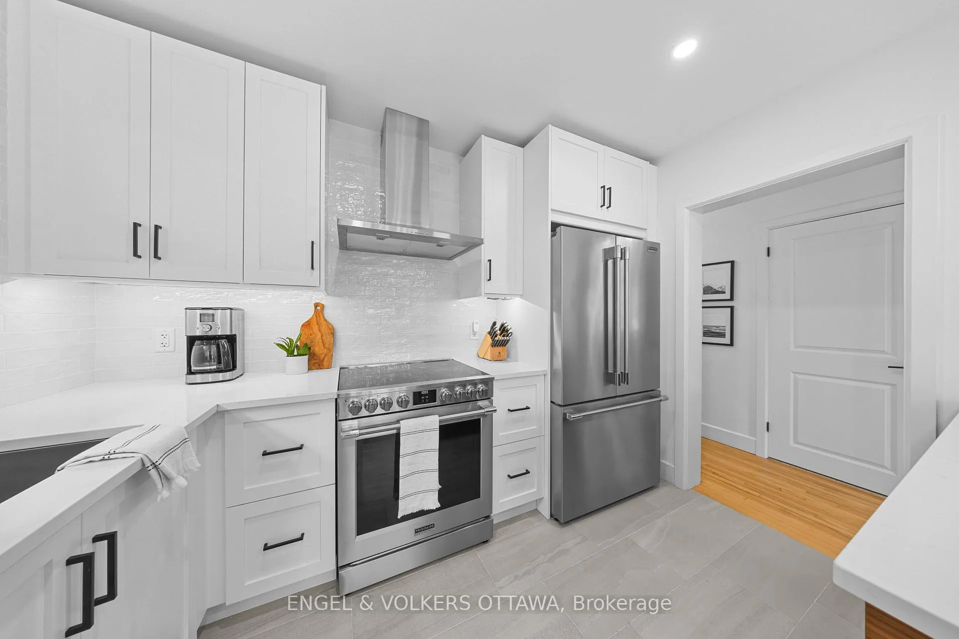 Photo 19 of 2161 Blossom Drive, Ottawa, Applewood Acres — HOMEH