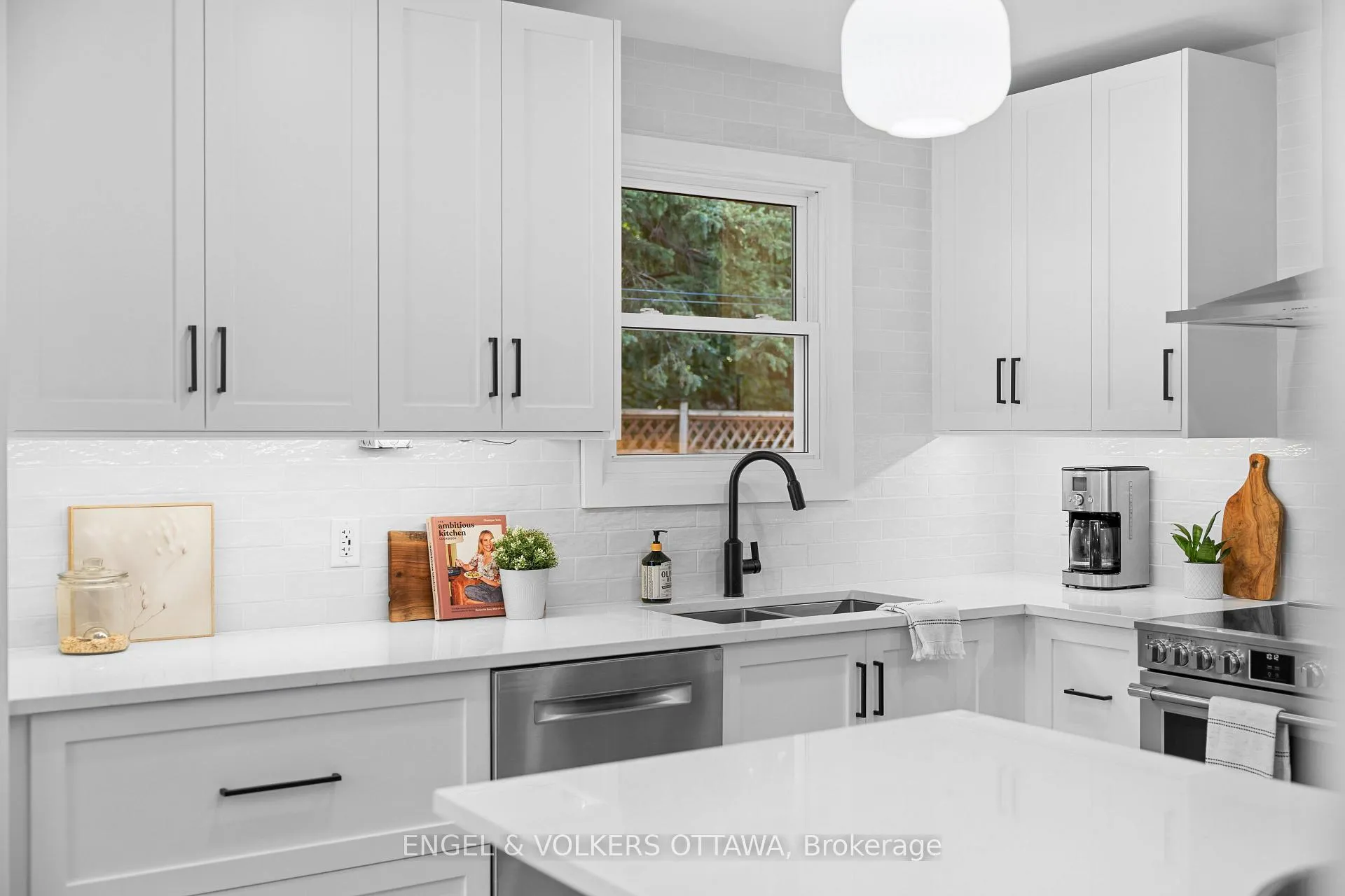 Photo 24 of 2161 Blossom Drive, Ottawa, Applewood Acres — HOMEH