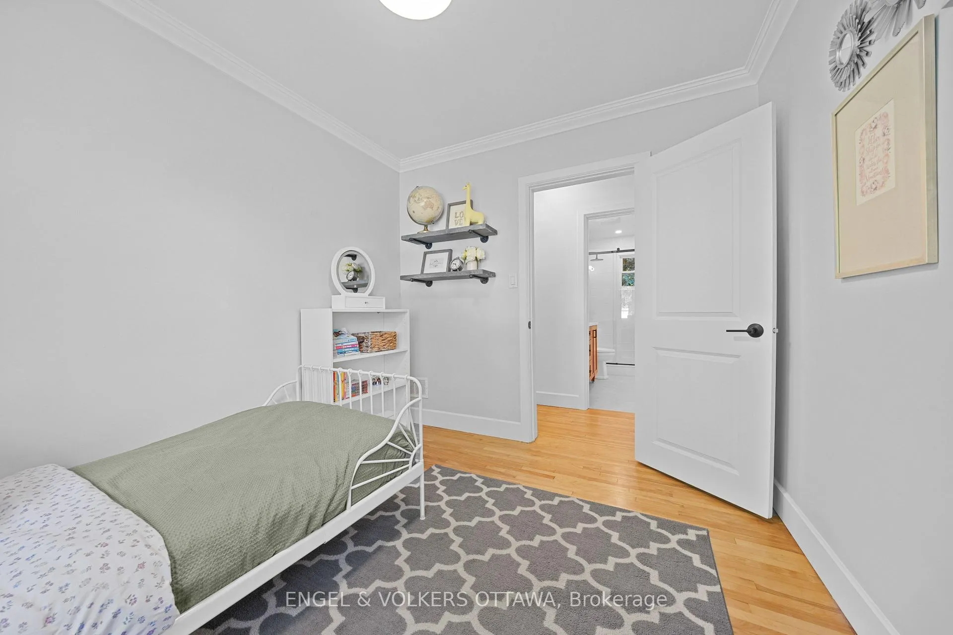 Photo 32 of 2161 Blossom Drive, Ottawa, Applewood Acres — HOMEH