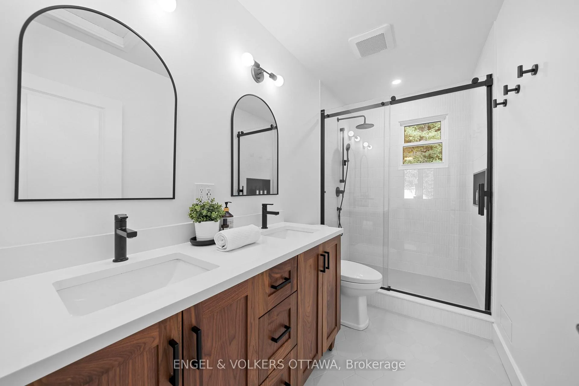 Photo 33 of 2161 Blossom Drive, Ottawa, Applewood Acres — HOMEH