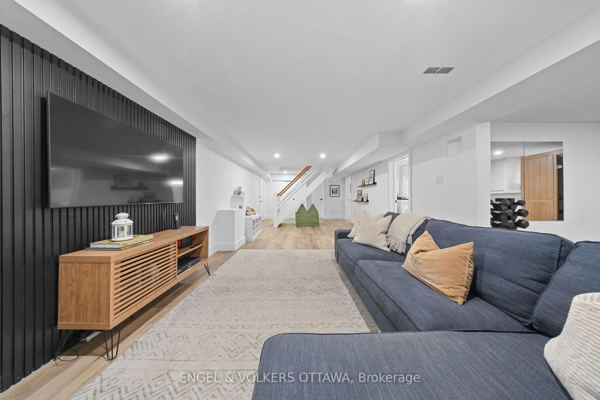 Photo 35 of 2161 Blossom Drive, Ottawa, Applewood Acres — HOMEH