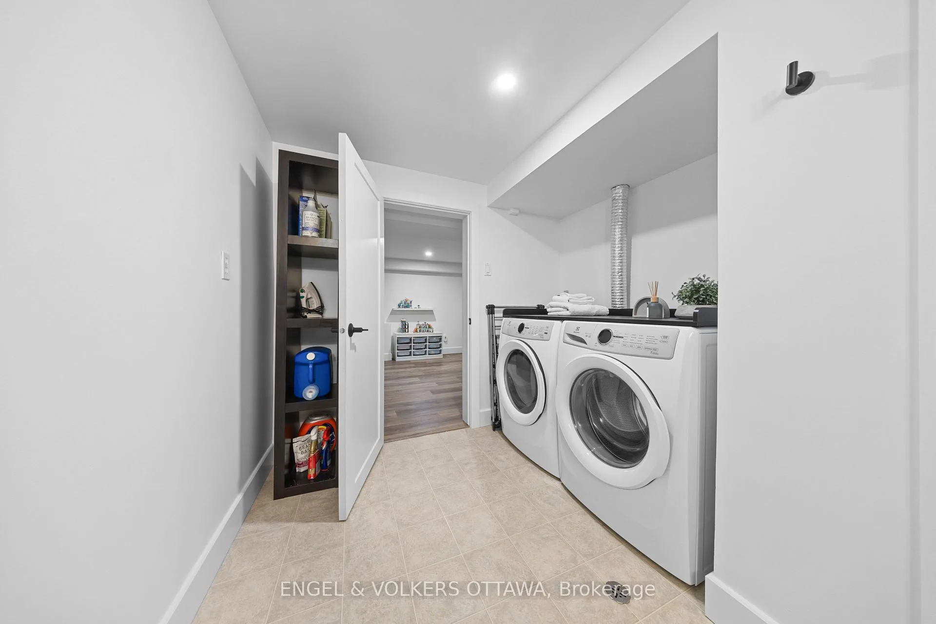 Photo 39 of 2161 Blossom Drive, Ottawa, Applewood Acres — HOMEH