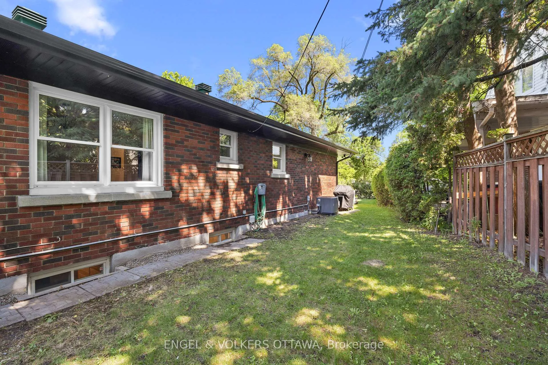 Photo 48 of 2161 Blossom Drive, Ottawa, Applewood Acres — HOMEH