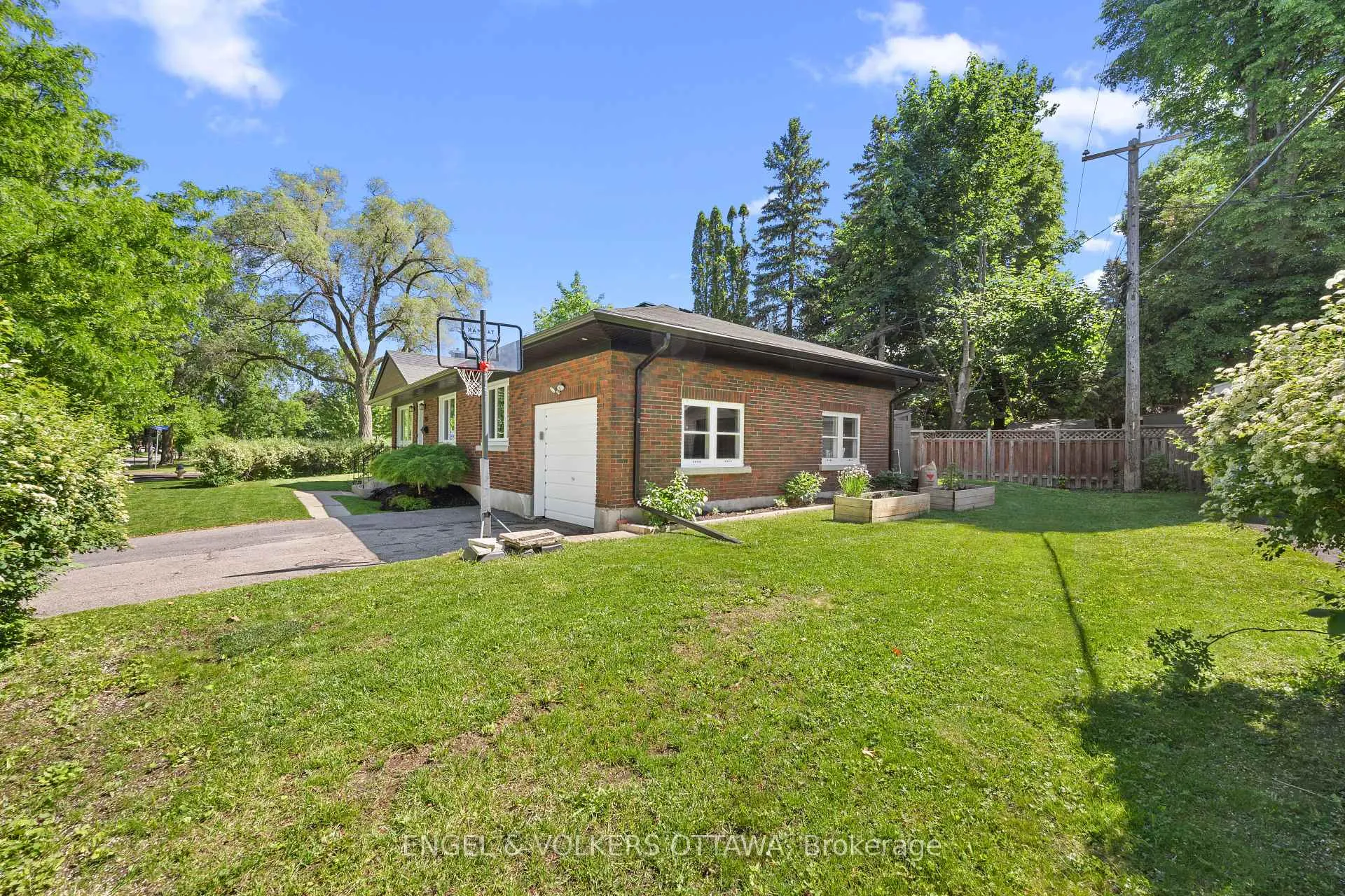 Photo 50 of 2161 Blossom Drive, Ottawa, Applewood Acres — HOMEH