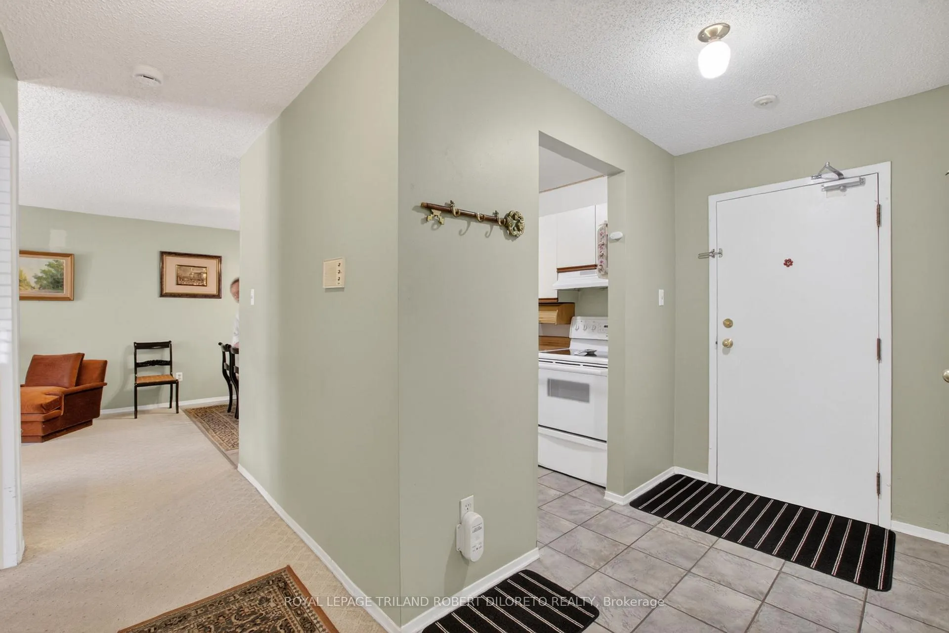 Photo 4 of Unit 103, 731 Deveron Crescent, London, South T — HOMEH