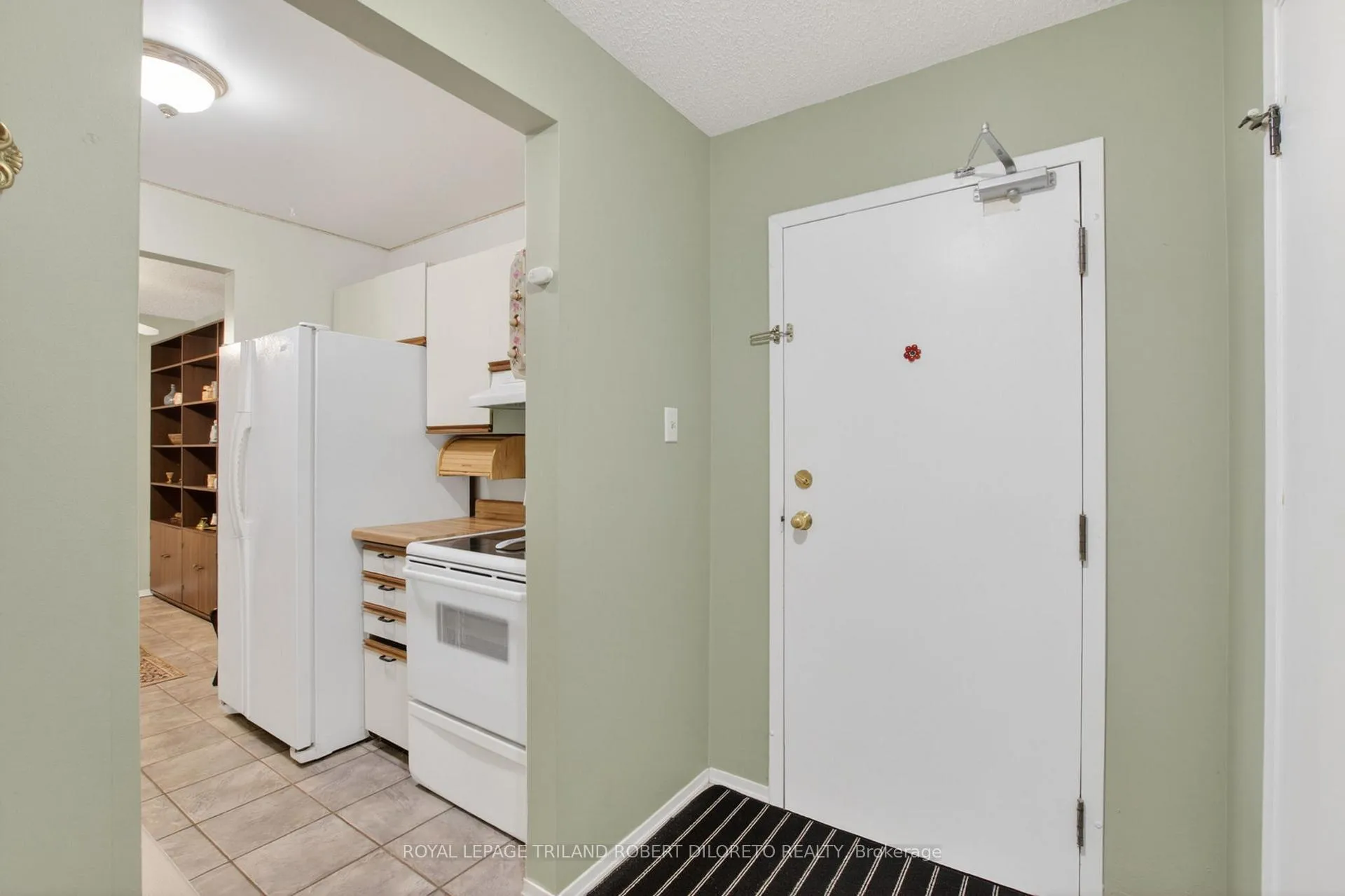 Photo 5 of Unit 103, 731 Deveron Crescent, London, South T — HOMEH