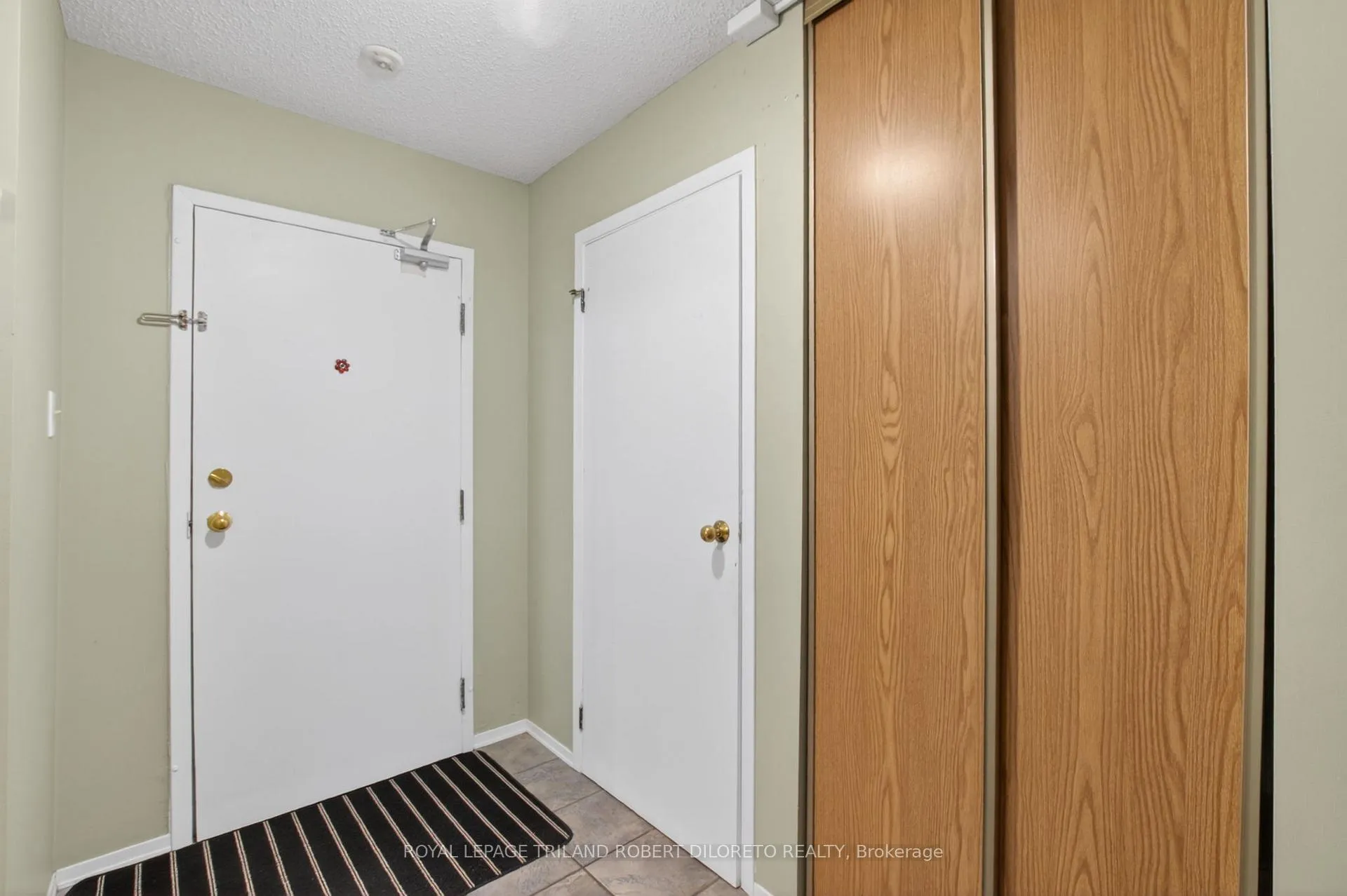 Photo 6 of Unit 103, 731 Deveron Crescent, London, South T — HOMEH