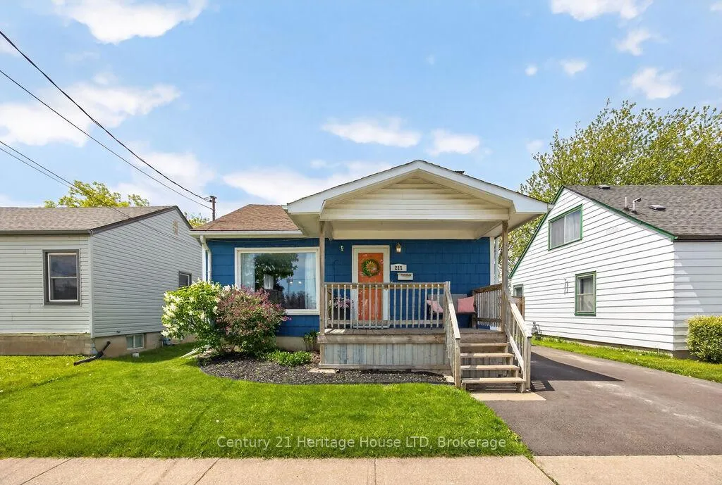 Photo 2 of 211 Grantham Avenue, St. Catharines, Facer — HOMEH