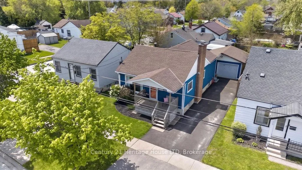 Photo 1 of 211 Grantham Avenue, St. Catharines, Facer — HOMEH