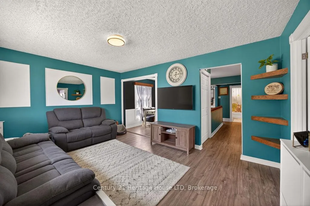 Photo 4 of 211 Grantham Avenue, St. Catharines, Facer — HOMEH