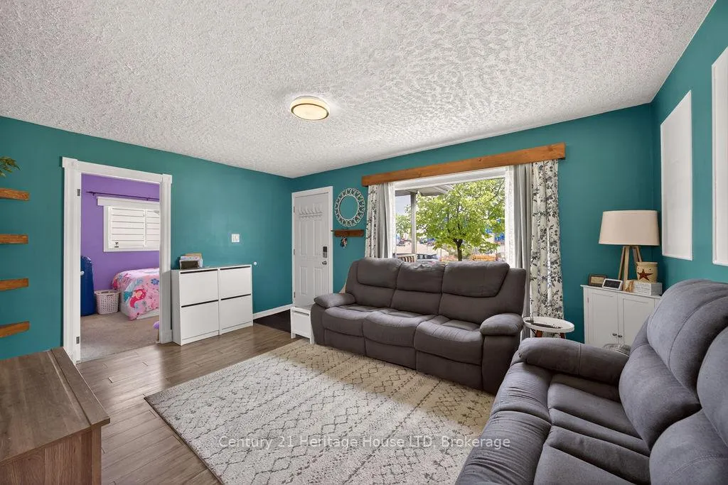 Photo 5 of 211 Grantham Avenue, St. Catharines, Facer — HOMEH