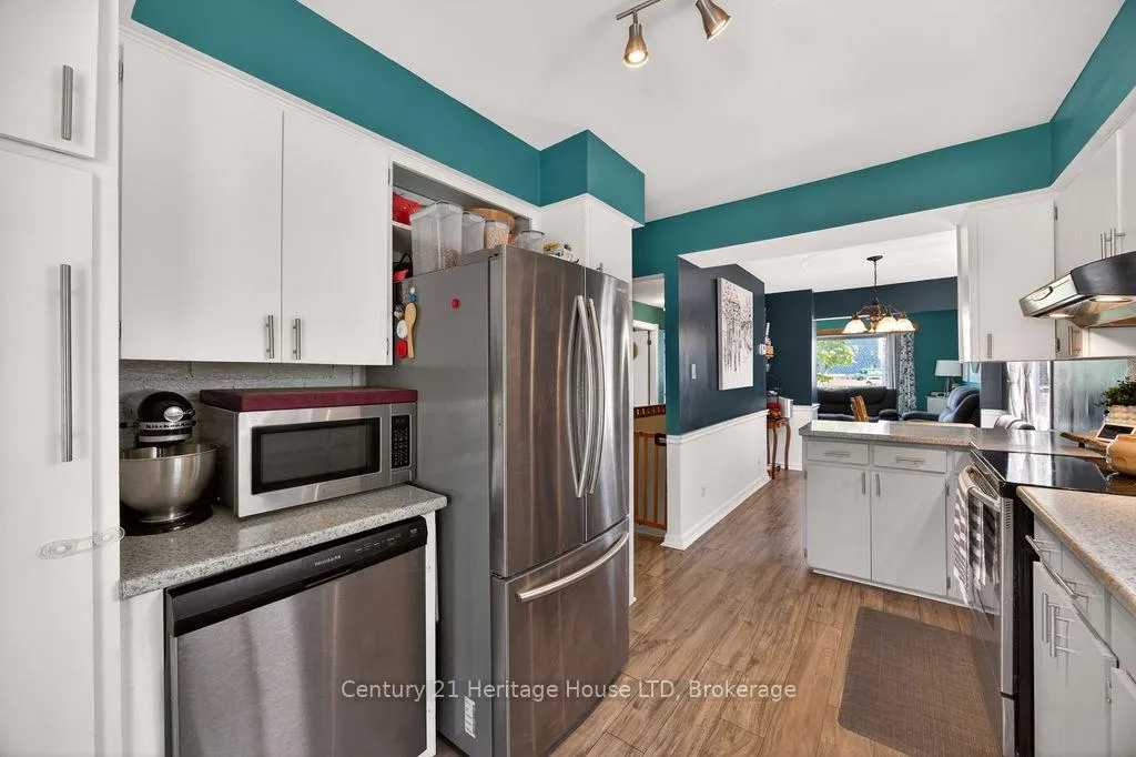 Photo 7 of 211 Grantham Avenue, St. Catharines, Facer — HOMEH
