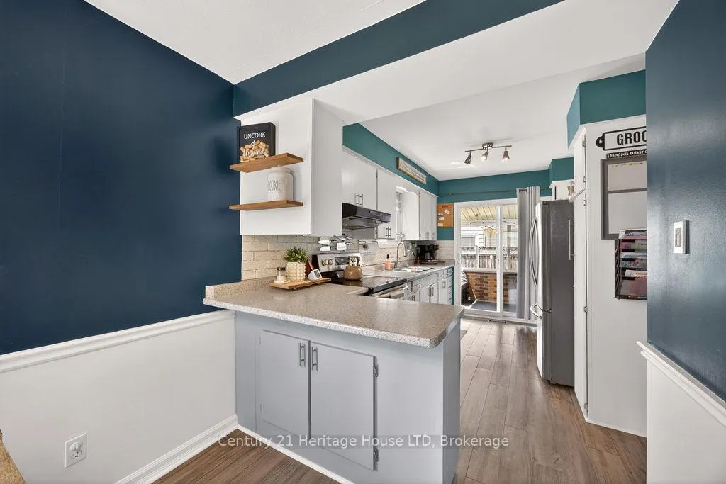 Photo 8 of 211 Grantham Avenue, St. Catharines, Facer — HOMEH