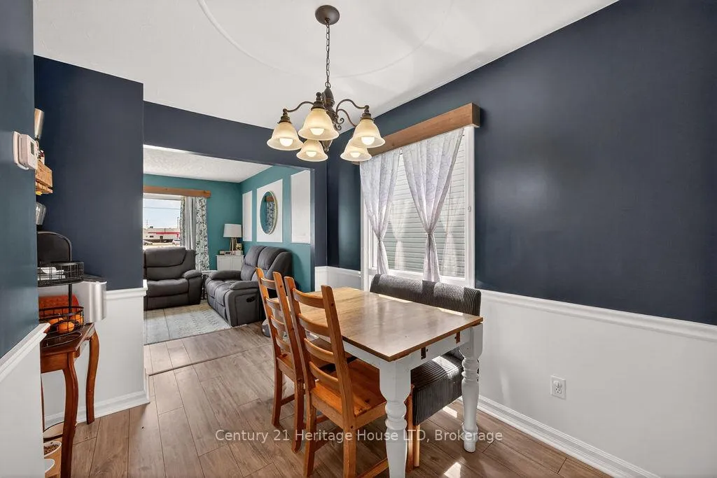 Photo 9 of 211 Grantham Avenue, St. Catharines, Facer — HOMEH